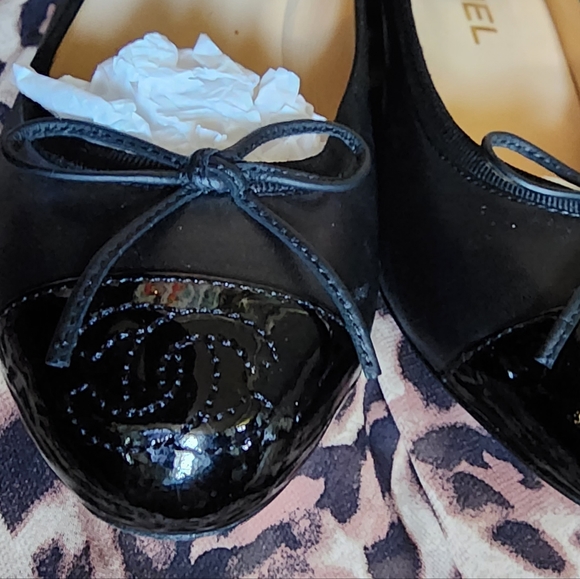 CHANEL LAMBSKIN PATENT CAPTOE PUMPS HEELS CLASSIC 6.5 37 - Picture 12 of 16